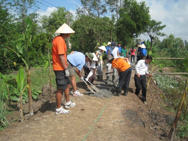 164337_178608372157685_62116_n