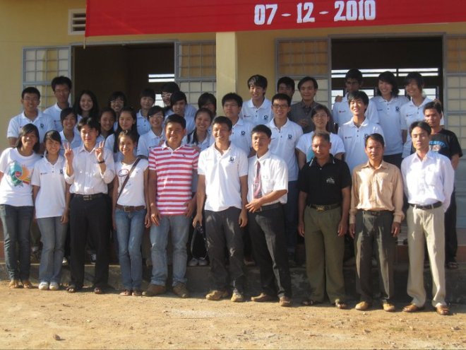 215586_207624299256092_427791_n